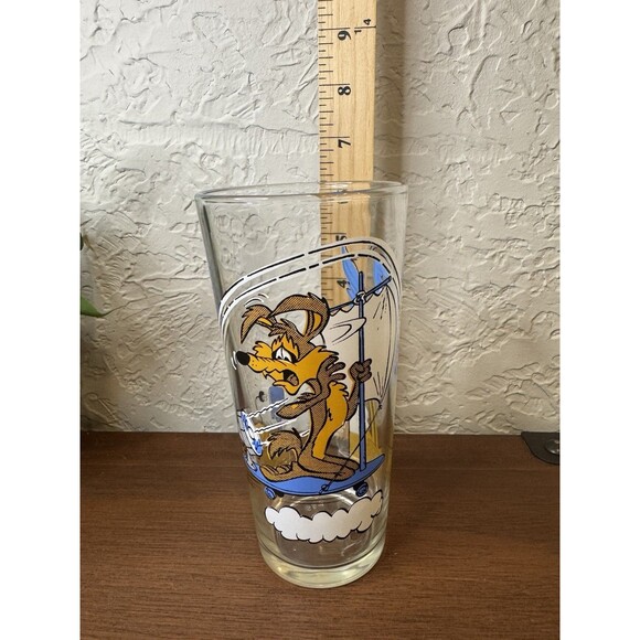 LOONEY TUNES PEPSI GLASS 1976 ROAD RUNNER WILE E COYOTE fan & SAIL skateboard - Picture 4 of 7
